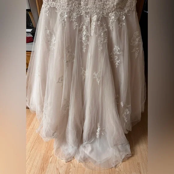 Champagne colored Mermaid style Essence of Australia wedding dress - Picture 4 of 7